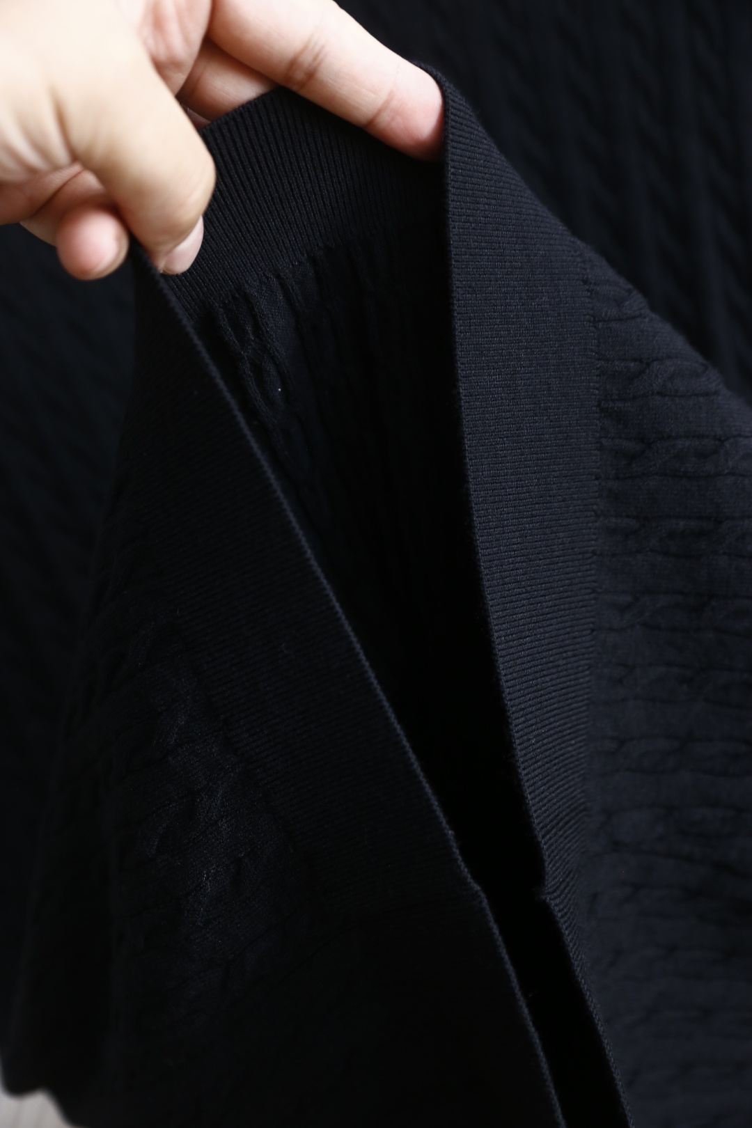 🔥Brunello Cucinelli.2025秋季新品男士绞花针织短袖上衣🆕采用经典的绞花针织工艺，纹