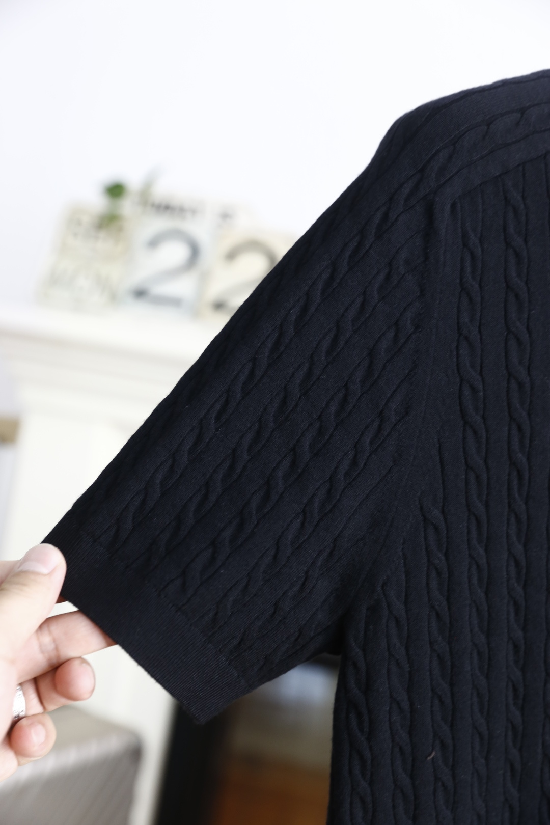 🔥Brunello Cucinelli.2025秋季新品男士绞花针织短袖上衣🆕采用经典的绞花针织工艺，纹