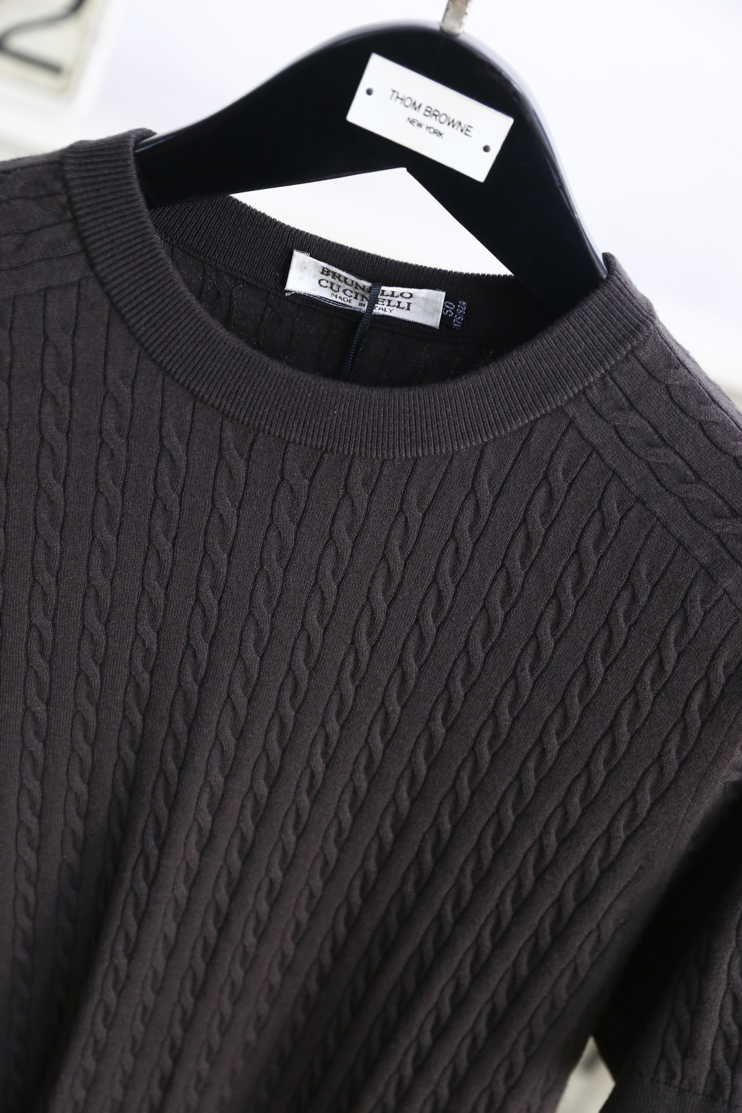 🔥Brunello Cucinelli.2025秋季新品男士绞花针织短袖上衣🆕采用经典的绞花针织工艺，纹