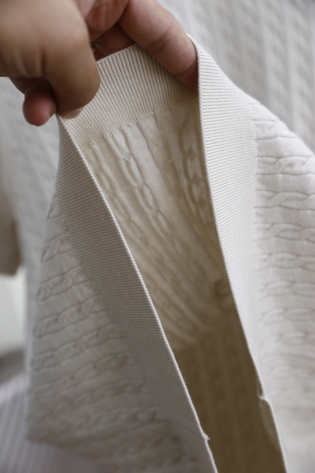 🔥Brunello Cucinelli.2025秋季新品男士绞花针织短袖上衣🆕采用经典的绞花针织工艺，纹