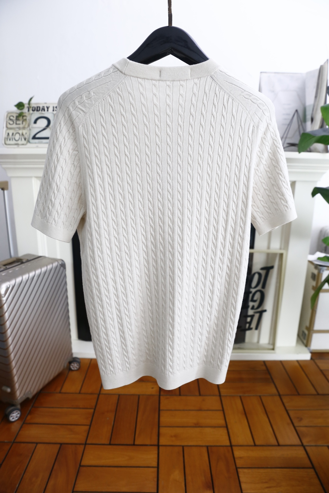 🔥Brunello Cucinelli.2025秋季新品男士绞花针织短袖上衣🆕采用经典的绞花针织工艺，纹