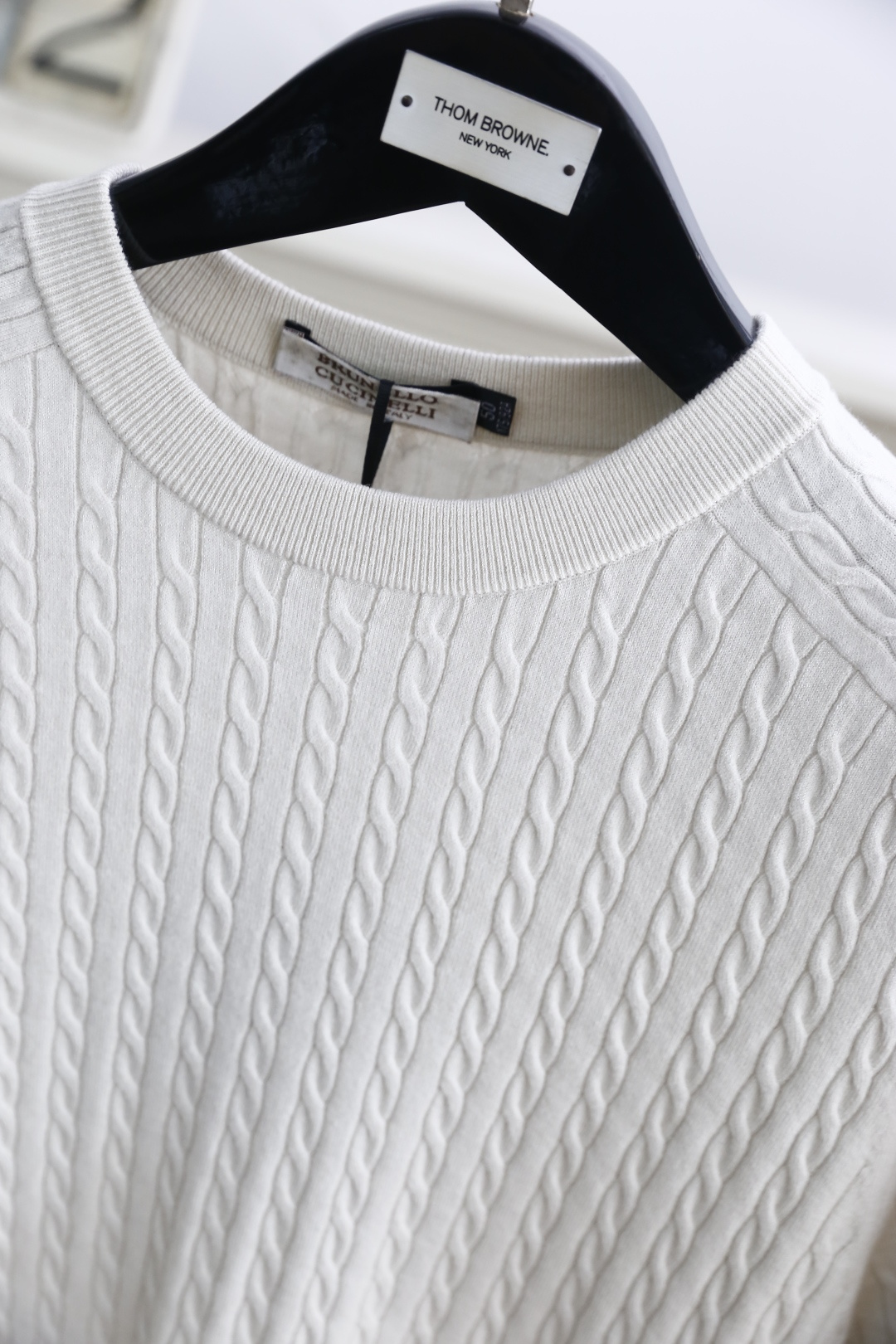 🔥Brunello Cucinelli.2025秋季新品男士绞花针织短袖上衣🆕采用经典的绞花针织工艺，纹