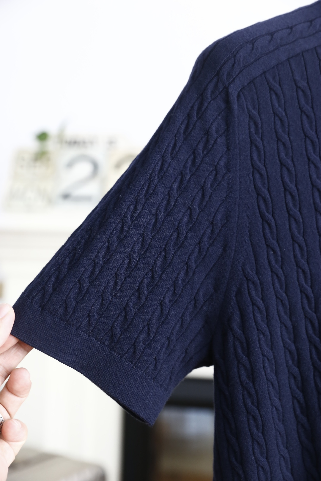 🔥Brunello Cucinelli.2025秋季新品男士绞花针织短袖上衣🆕采用经典的绞花针织工艺，纹