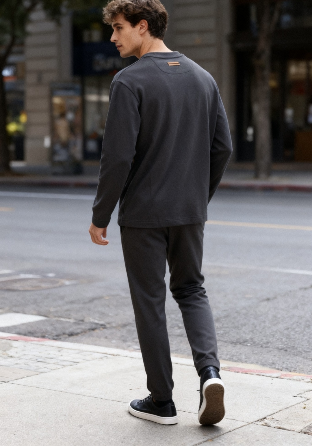 🔥杰尼*/Ze*na.2025秋季新品！时尚男士长袖圆领上衣！采用舒适天丝棉面料👍质感平整顺滑，风格偏向