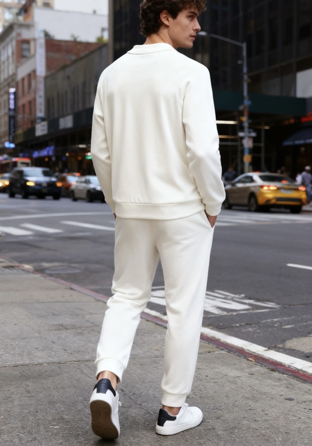 🔥杰尼*/Ze*na.25秋季新品！时尚男士百搭宽松版卫衣👍采用舒适抗菌毛圈棉面料！整体为简约圆领设计，