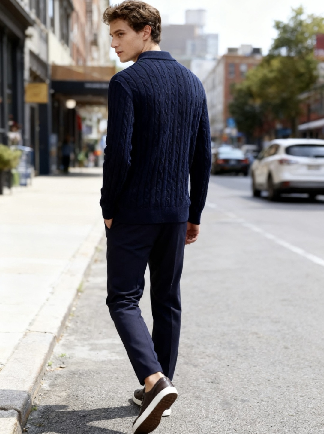 🔥lP🆕.2025秋季新品针织开衫🆕采用舒适针织面料👍翻领设计，单排扣开合，前侧有两个贴袋；整体运用绞花