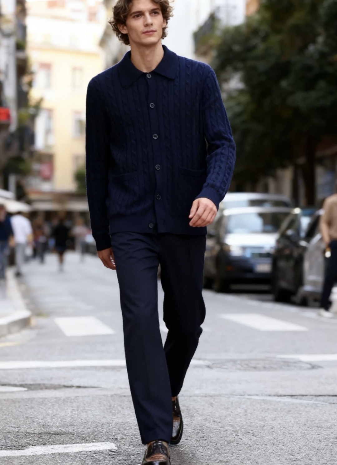 🔥lP🆕.2025秋季新品针织开衫🆕采用舒适针织面料👍翻领设计，单排扣开合，前侧有两个贴袋；整体运用绞花