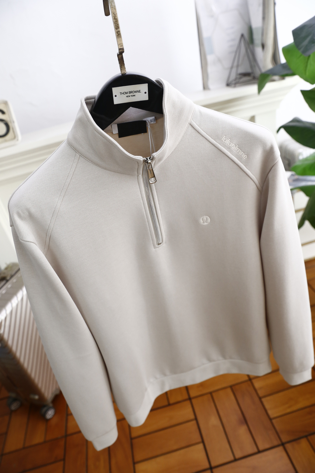 🔥LULU.2025秋季新款男士半拉链立领卫衣！采用舒适保暖棉面料✅胸前奢华品牌LOGO搭配！经典半拉链
