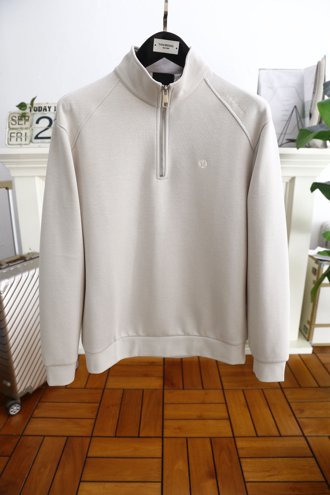 🔥LULU.2025秋季新款男士半拉链立领卫衣！采用舒适保暖棉面料✅胸前奢华品牌LOGO搭配！经典半拉链