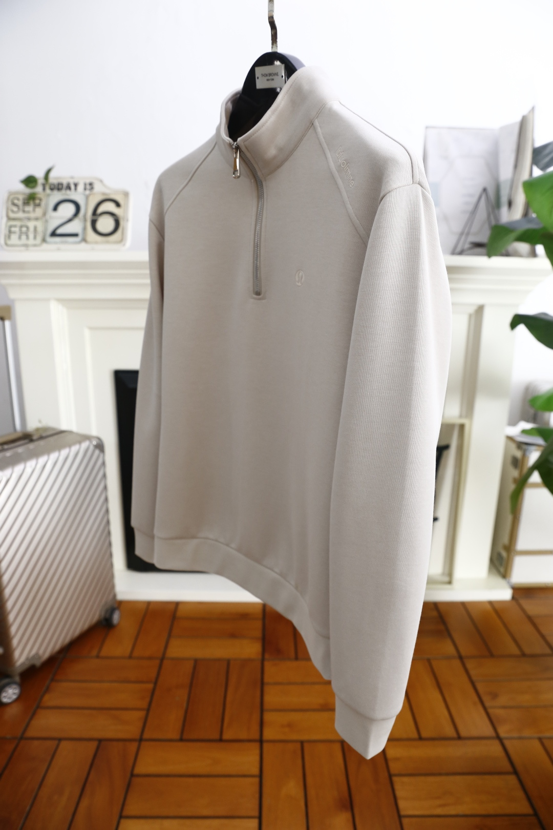 🔥LULU.2025秋季新款男士半拉链立领卫衣！采用舒适保暖棉面料✅胸前奢华品牌LOGO搭配！经典半拉链