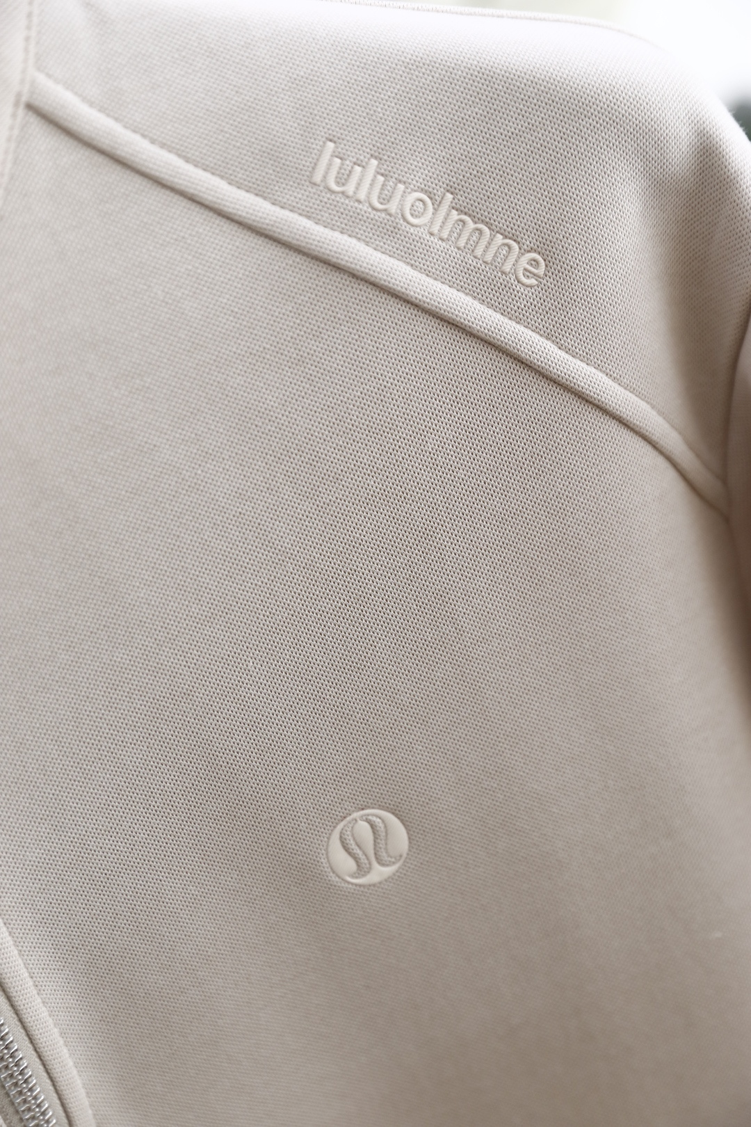 🔥LULU.2025秋季新款男士半拉链立领卫衣！采用舒适保暖棉面料✅胸前奢华品牌LOGO搭配！经典半拉链