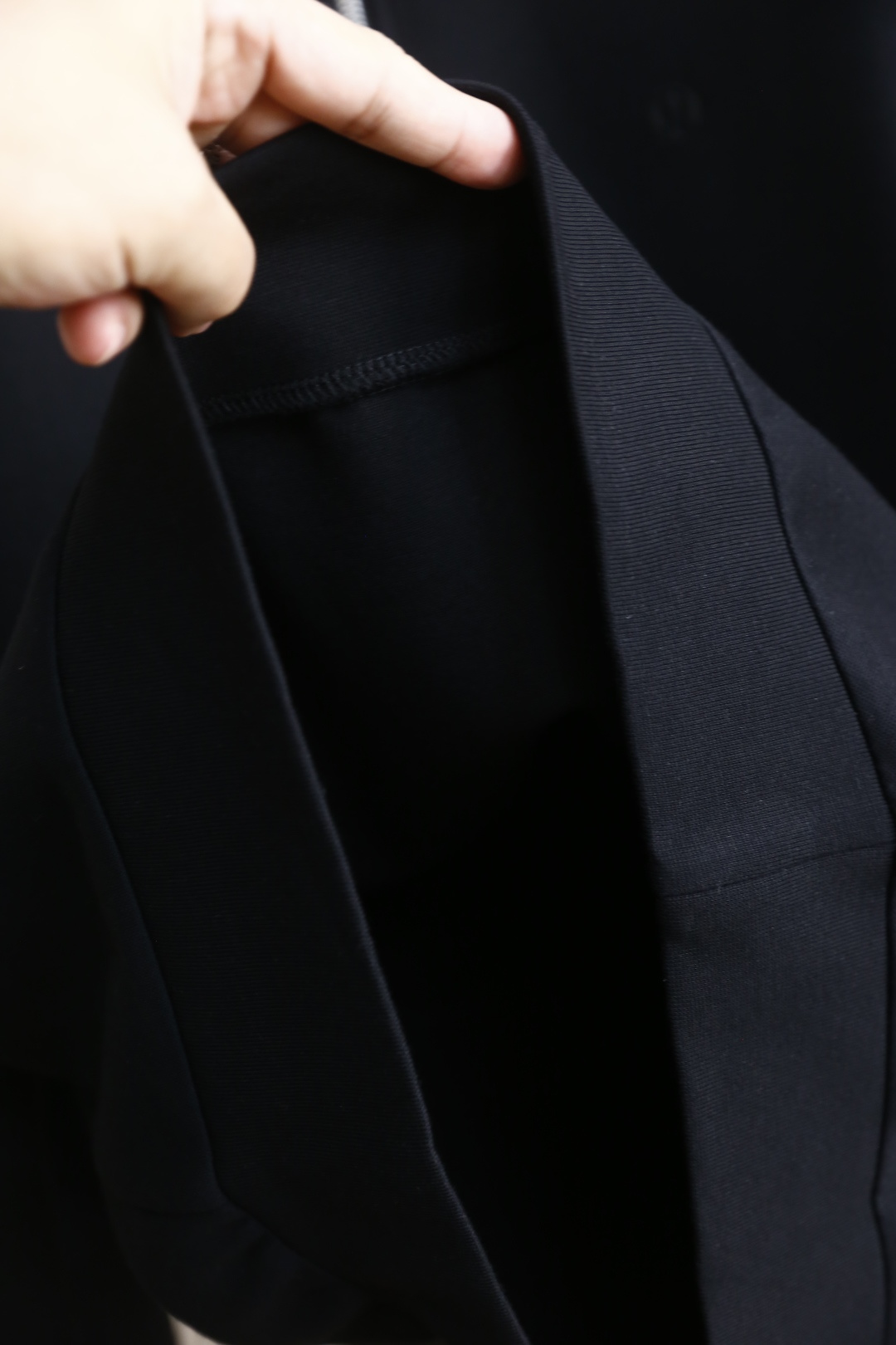 🔥LULU.2025秋季新款男士半拉链立领卫衣！采用舒适保暖棉面料✅胸前奢华品牌LOGO搭配！经典半拉链