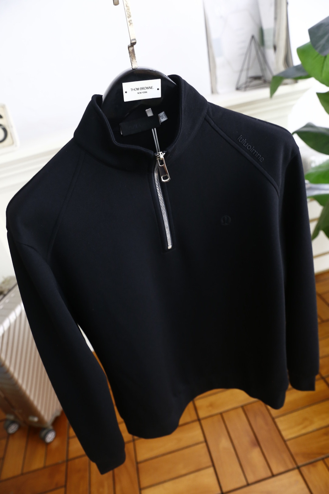 🔥LULU.2025秋季新款男士半拉链立领卫衣！采用舒适保暖棉面料✅胸前奢华品牌LOGO搭配！经典半拉链