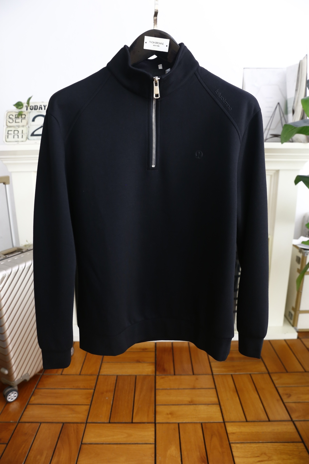 🔥LULU.2025秋季新款男士半拉链立领卫衣！采用舒适保暖棉面料✅胸前奢华品牌LOGO搭配！经典半拉链