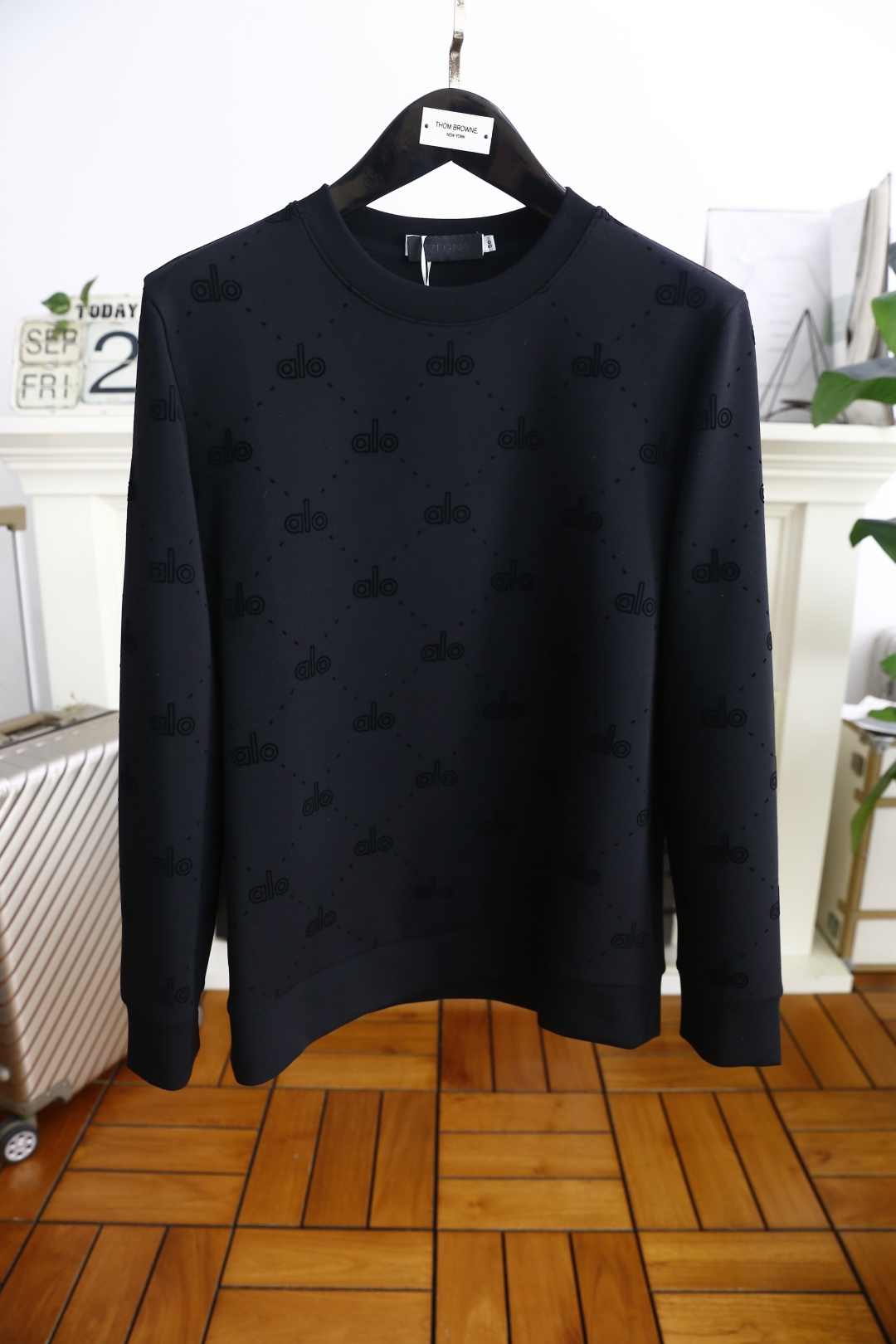 🔥Alo.2025秋季新品男士满印Logo圆领卫衣🆕Alo Yoga是源自美国的运动服饰品牌，以瑜伽服饰