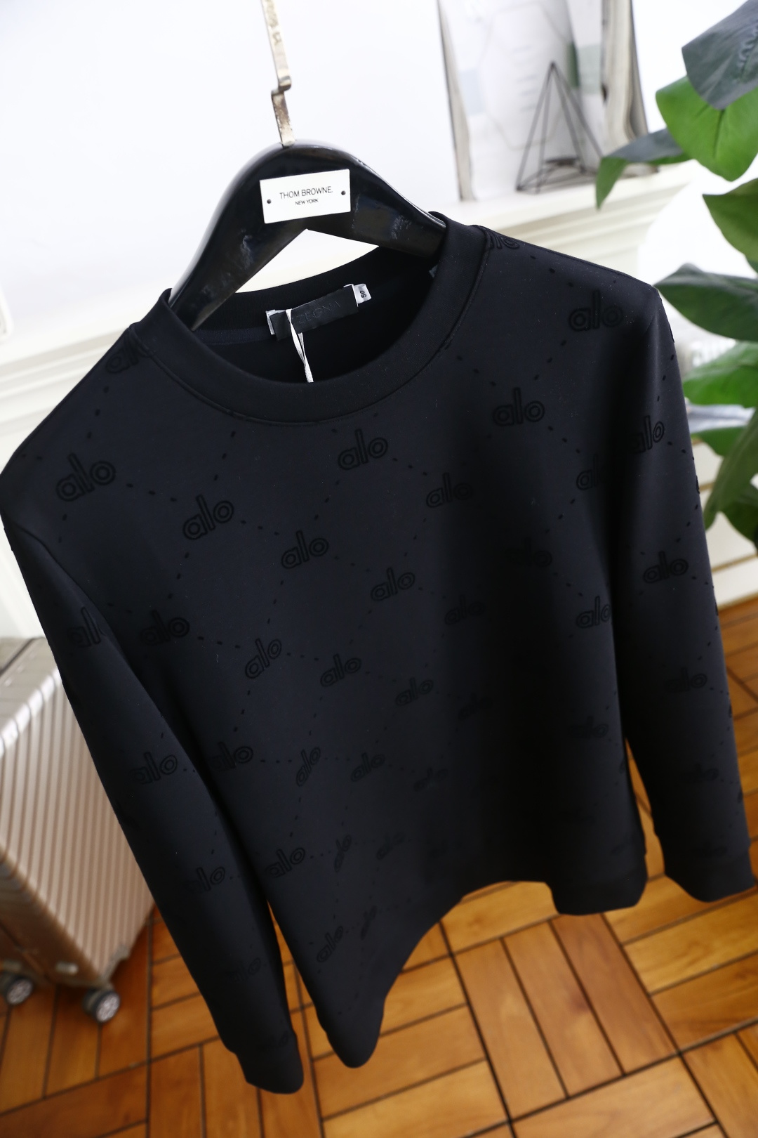 🔥Alo.2025秋季新品男士满印Logo圆领卫衣🆕Alo Yoga是源自美国的运动服饰品牌，以瑜伽服饰