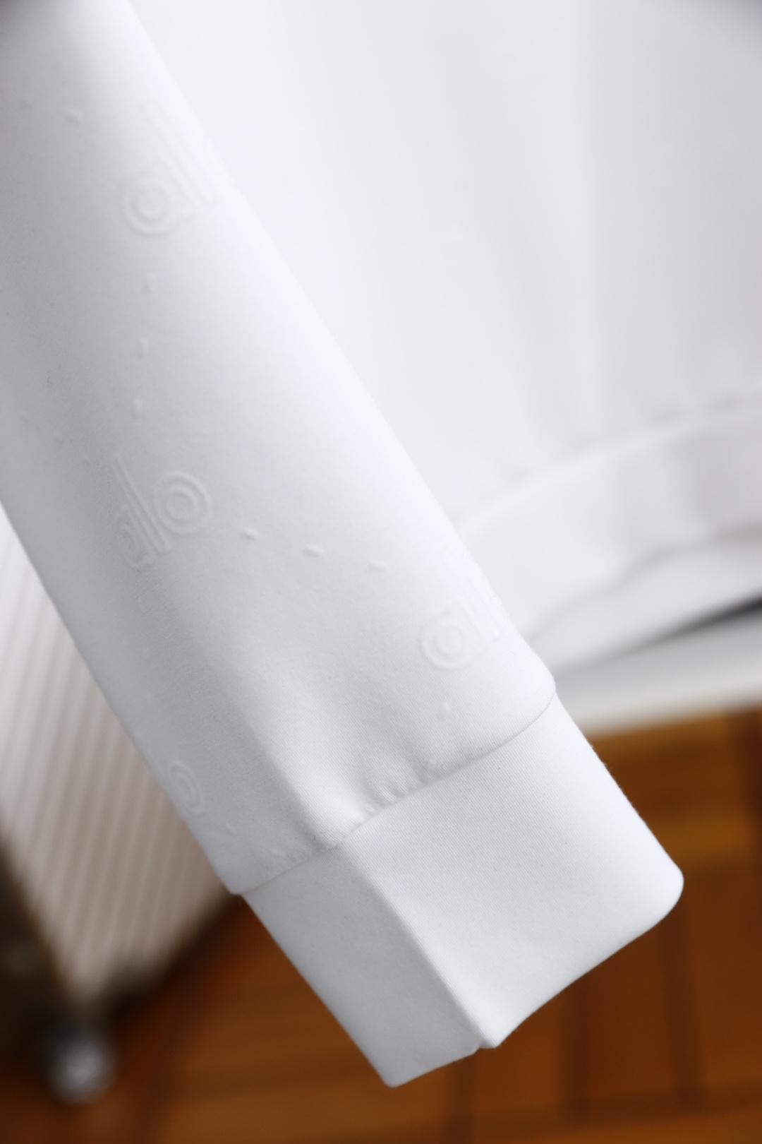 🔥Alo.2025秋季新品男士满印Logo圆领卫衣🆕Alo Yoga是源自美国的运动服饰品牌，以瑜伽服饰