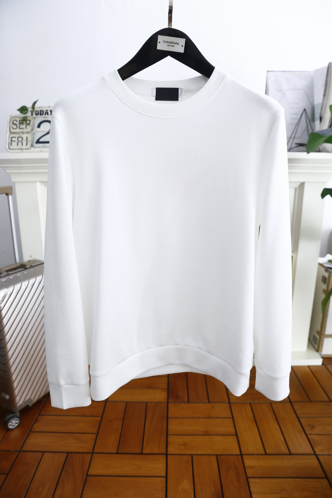 🔥Alo.2025秋季新品男士满印Logo圆领卫衣🆕Alo Yoga是源自美国的运动服饰品牌，以瑜伽服饰