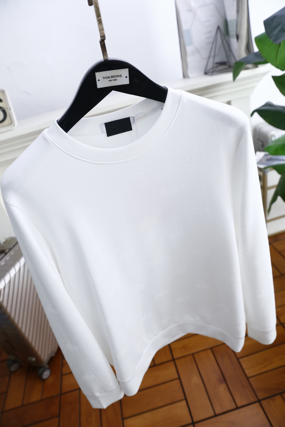 🔥Alo.2025秋季新品男士满印Logo圆领卫衣🆕Alo Yoga是源自美国的运动服饰品牌，以瑜伽服饰