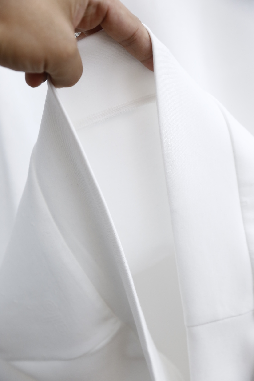 🔥Alo.2025秋季新品男士满印Logo圆领卫衣🆕Alo Yoga是源自美国的运动服饰品牌，以瑜伽服饰