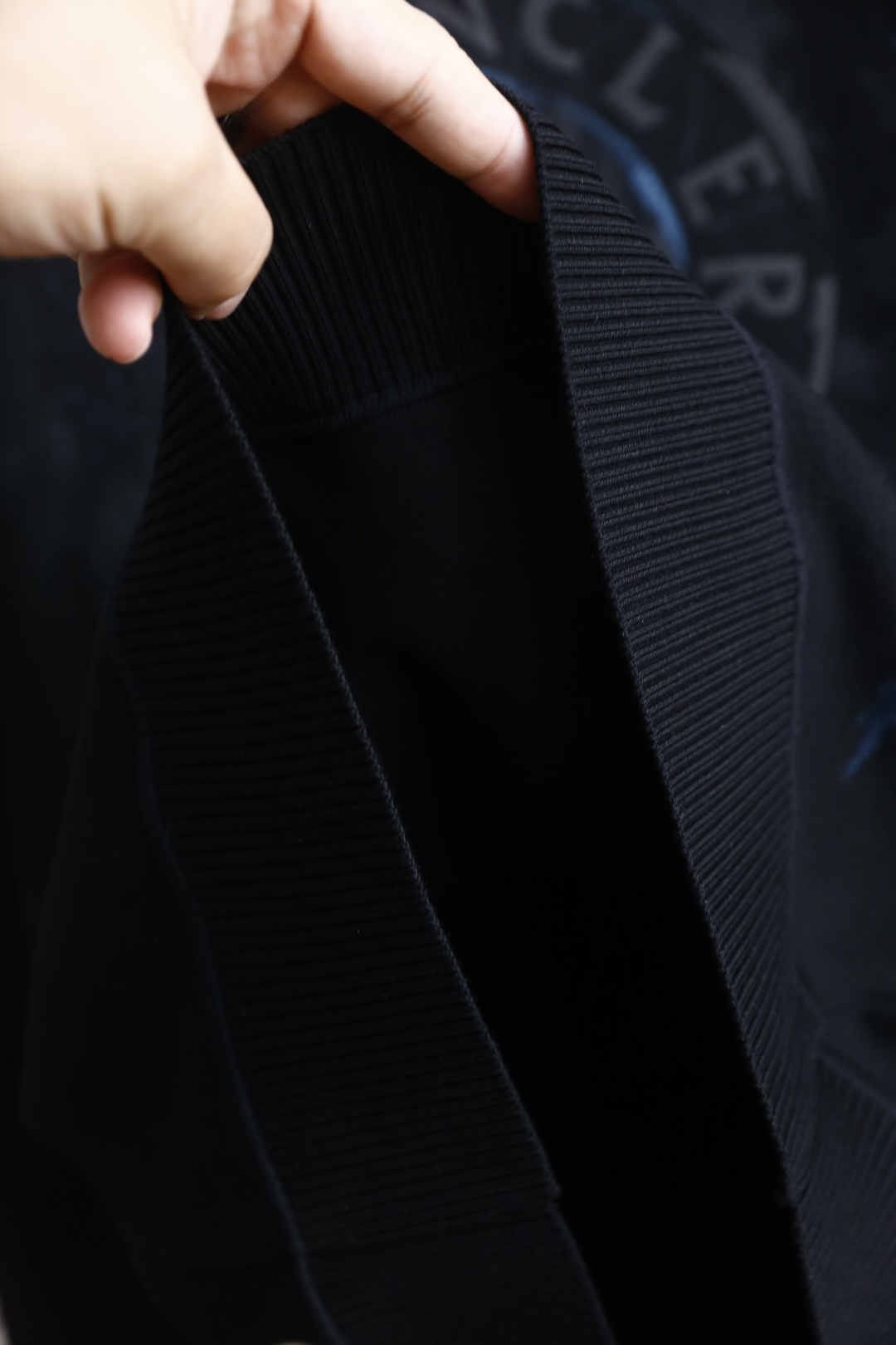 🔥Mon*ler/蒙口.2025秋冬新款男士长袖卫衣🆕经典圆领设计！采用舒适保暖面料！上身百搭👍胸前奢华