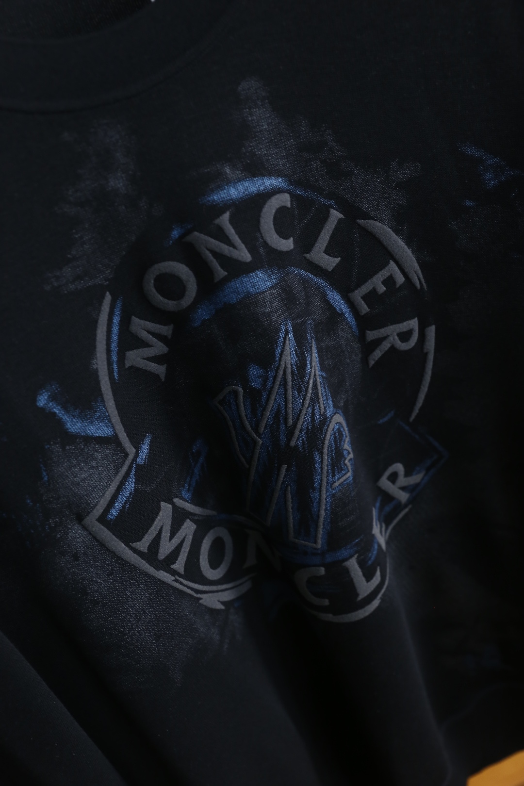 🔥Mon*ler/蒙口.2025秋冬新款男士长袖卫衣🆕经典圆领设计！采用舒适保暖面料！上身百搭👍胸前奢华