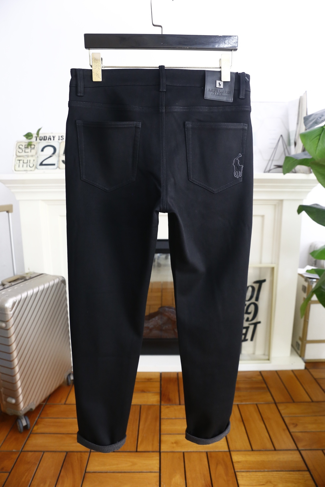 🔥保罗.2025秋季新款男士休闲裤！采用进口舒适面料，奢华经典品牌图案设计 上身随意舒服！松紧腰休闲百搭