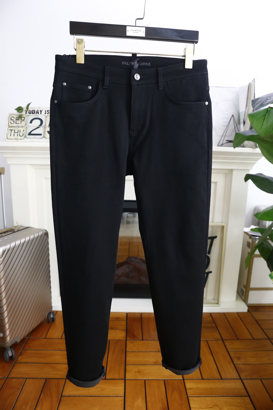 🔥保罗.2025秋季新款男士休闲裤！采用进口舒适面料，奢华经典品牌图案设计 上身随意舒服！松紧腰休闲百搭