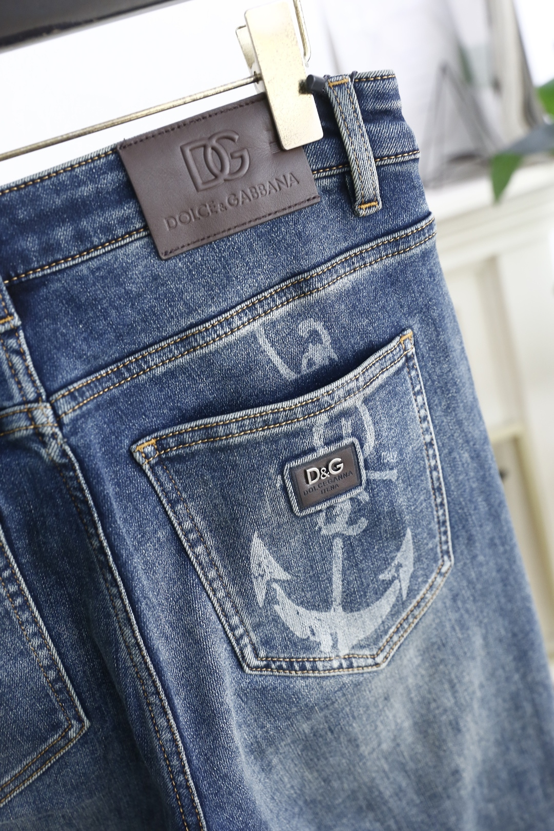 🔥杜嘉班纳/Dolce & Gabbana.2025秋季新品时尚男士百搭蓝色牛仔裤👖该牛仔裤采用蓝色水洗