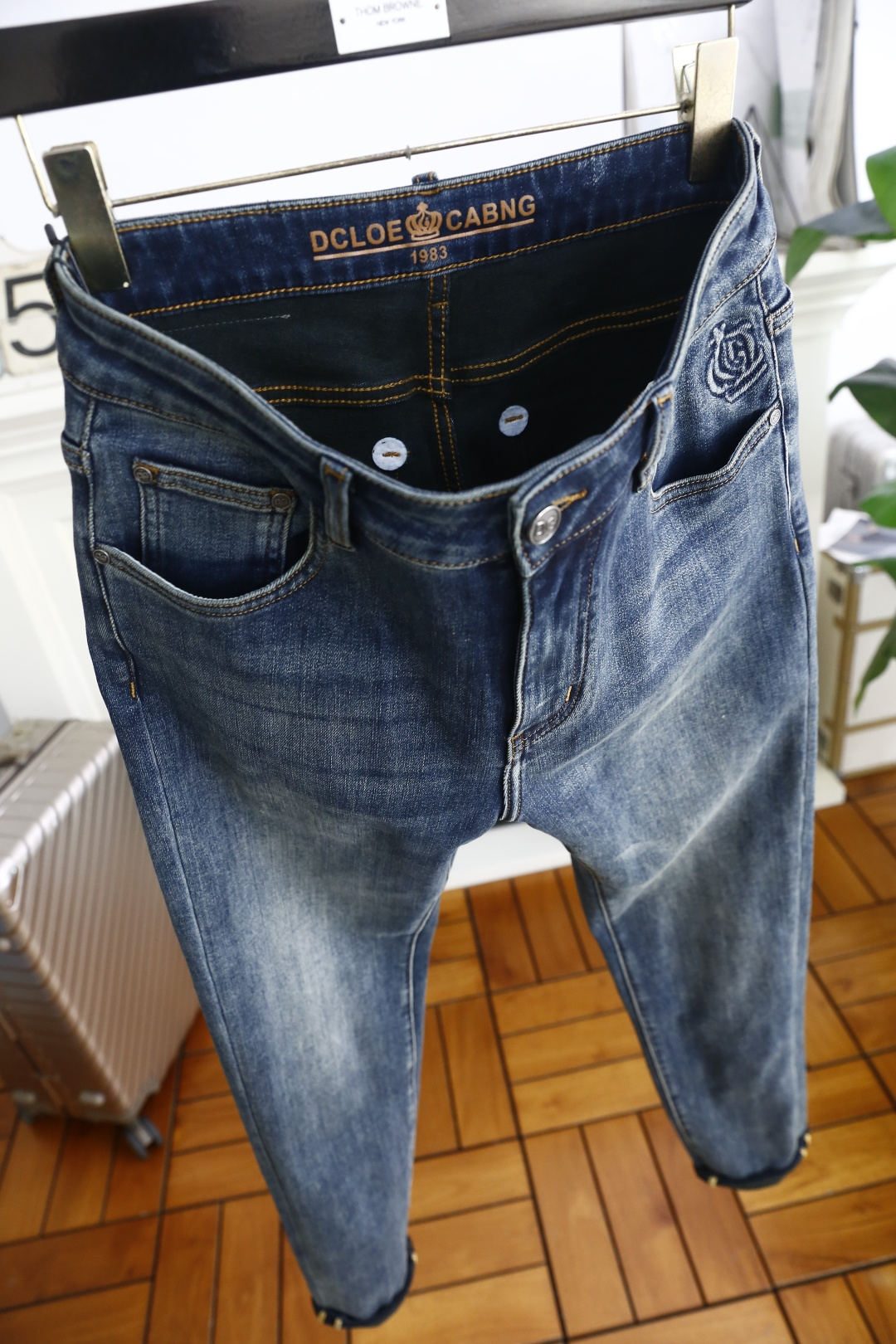 🔥杜嘉班纳/Dolce & Gabbana.2025秋季新品时尚男士百搭蓝色牛仔裤👖该牛仔裤采用蓝色水洗