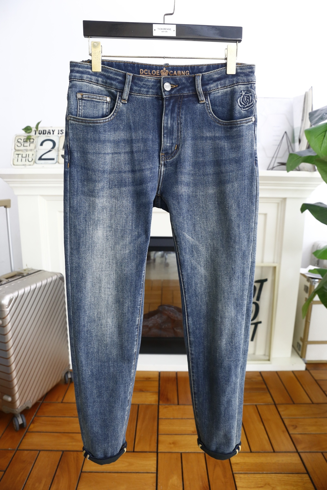 🔥杜嘉班纳/Dolce & Gabbana.2025秋季新品时尚男士百搭蓝色牛仔裤👖该牛仔裤采用蓝色水洗