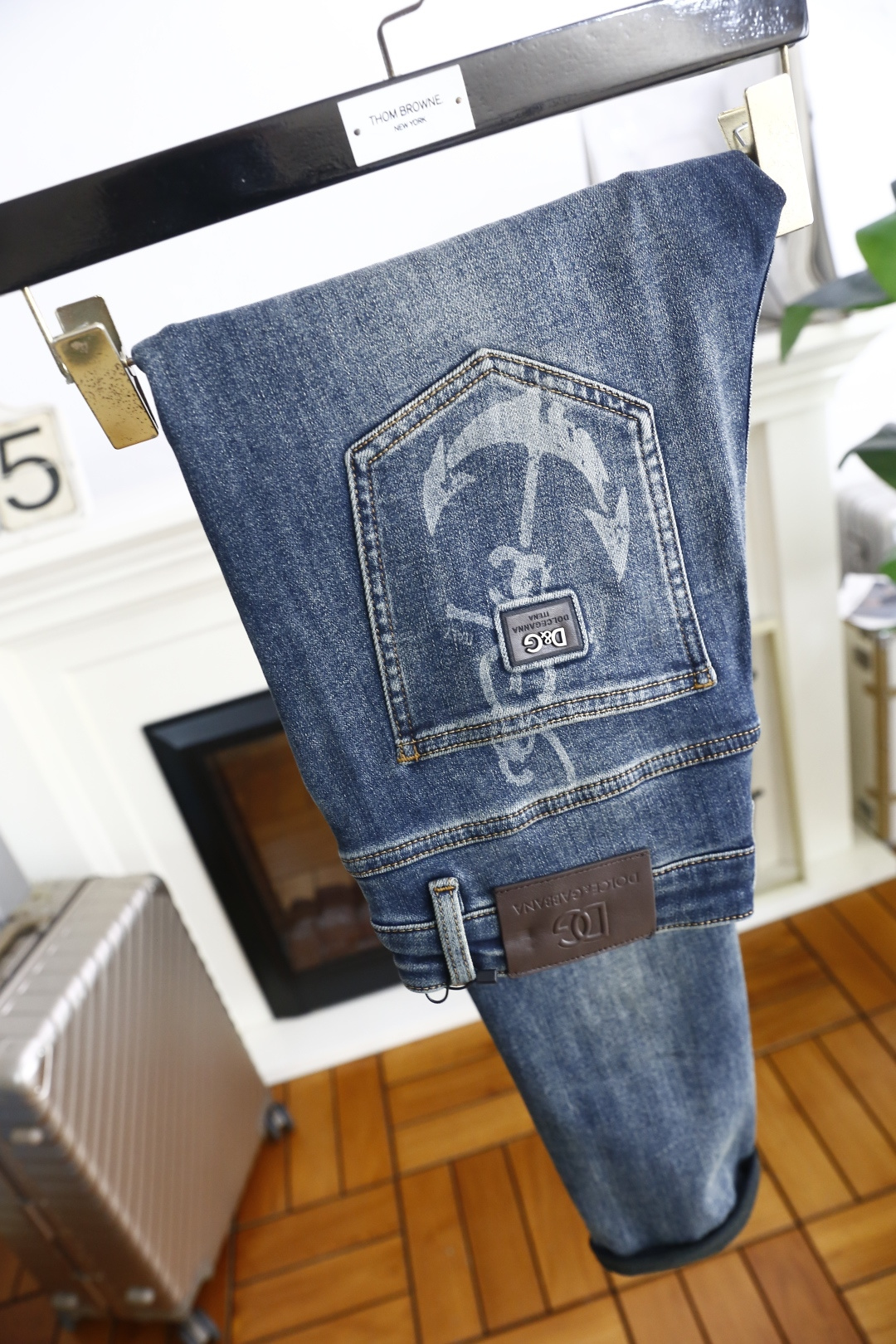 🔥杜嘉班纳/Dolce & Gabbana.2025秋季新品时尚男士百搭蓝色牛仔裤👖该牛仔裤采用蓝色水洗