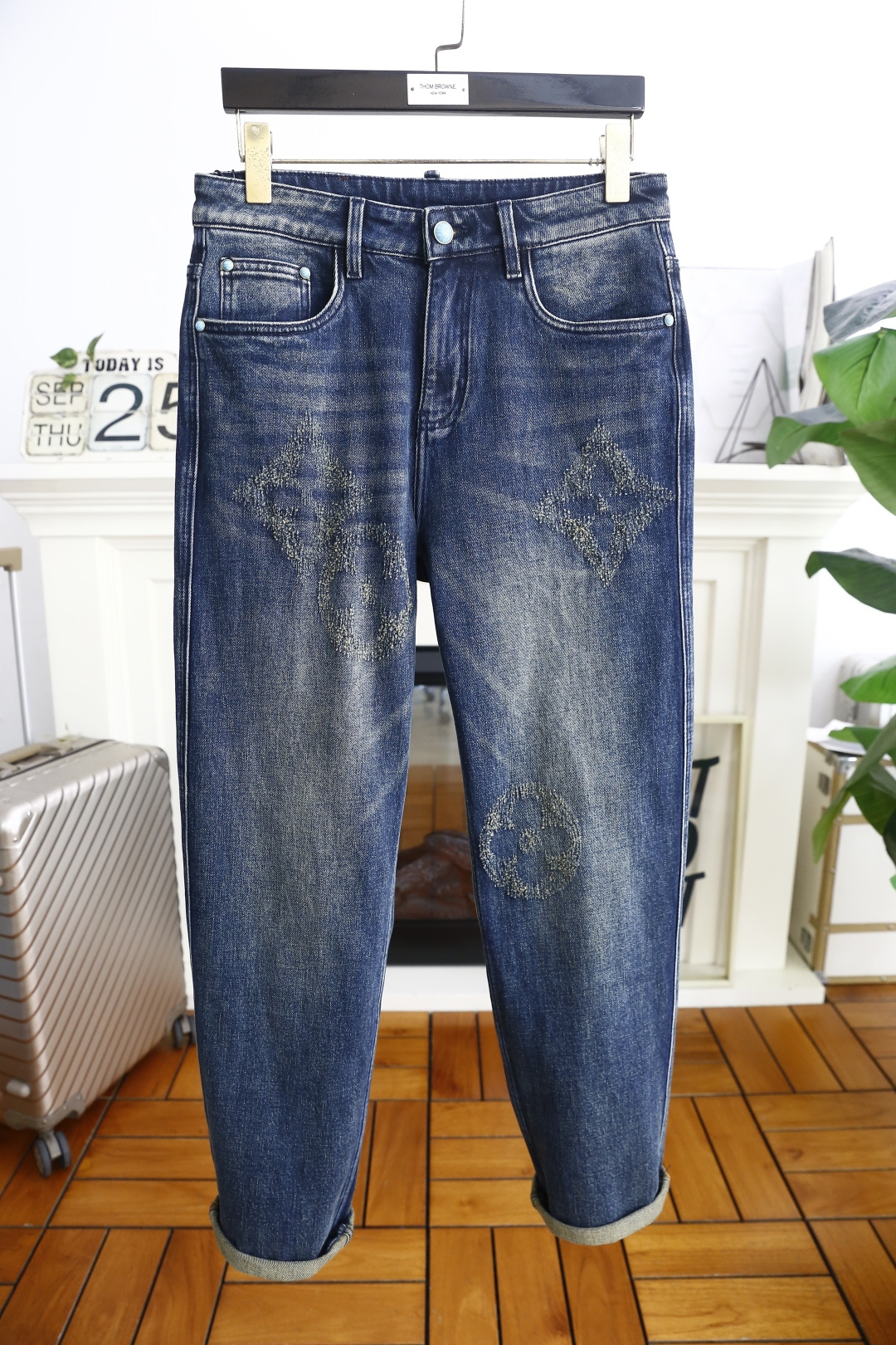 🔥路易威*/LV.25秋季新品时尚男士牛仔裤👖采用客供水洗弹力牛仔裤！奢华经典品牌Logo设计！时尚潮流