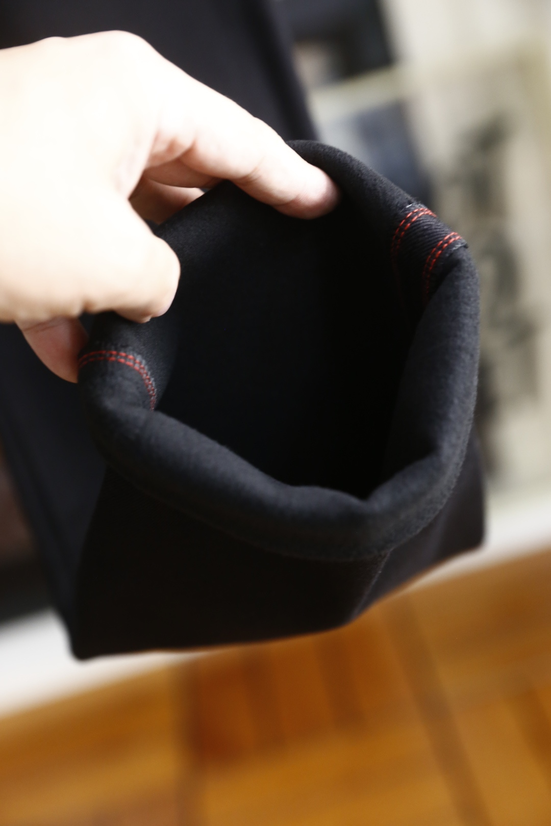 🔥巴宝丽/Burb*rry.25秋季新品🆕时尚男士黑色休闲裤👍采用舒适洗水牛仔布面料！这款黑色休闲裤采用