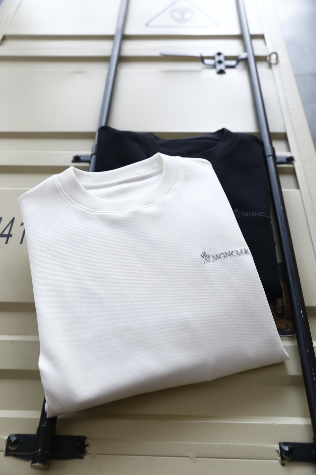 🔥蒙口/Monc*er.2025秋季新款！时尚男士圆领卫衣🆕采用舒适保暖面料，圆领设计简约大方，奢华品牌