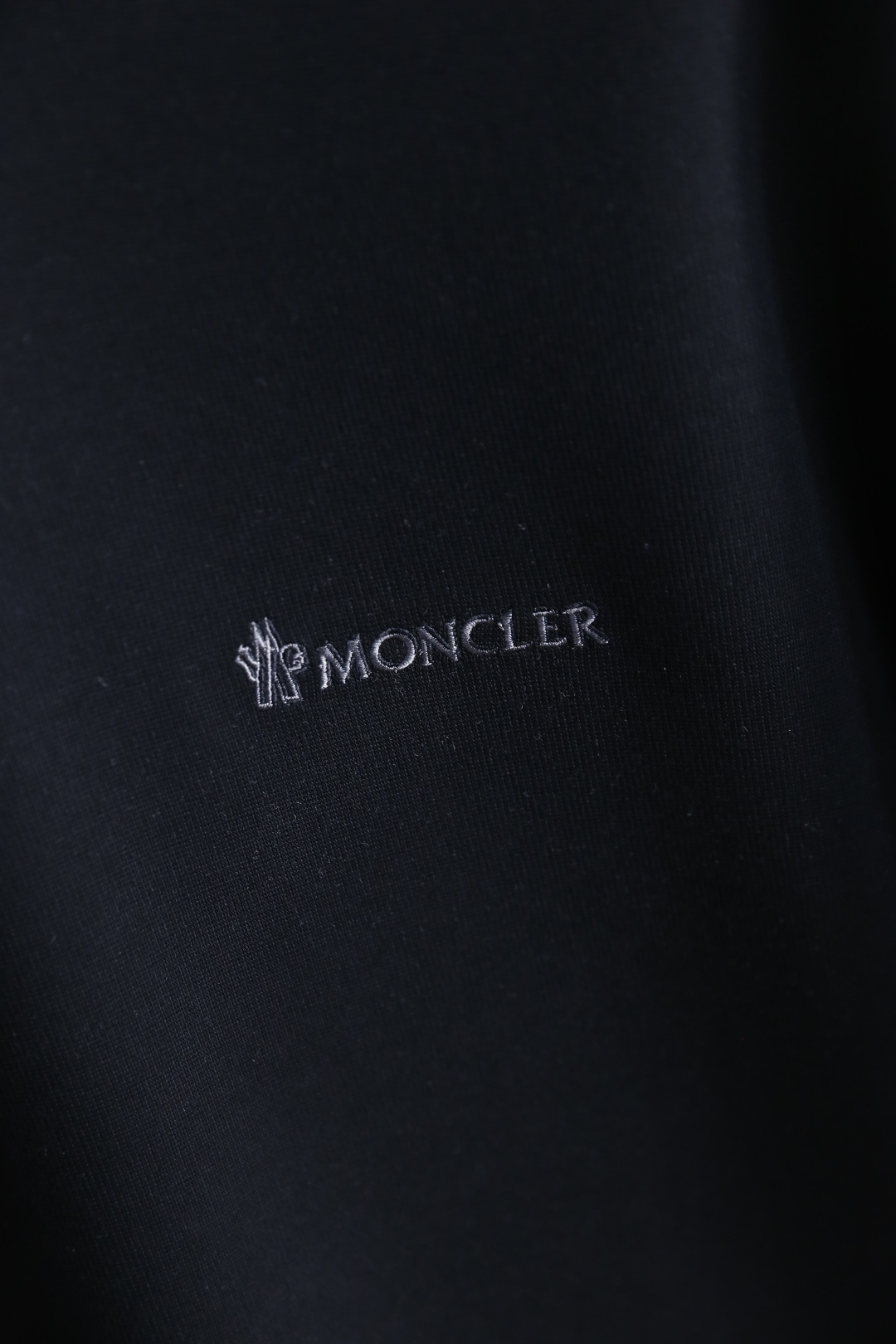 🔥蒙口/Monc*er.2025秋季新款！时尚男士圆领卫衣🆕采用舒适保暖面料，圆领设计简约大方，奢华品牌