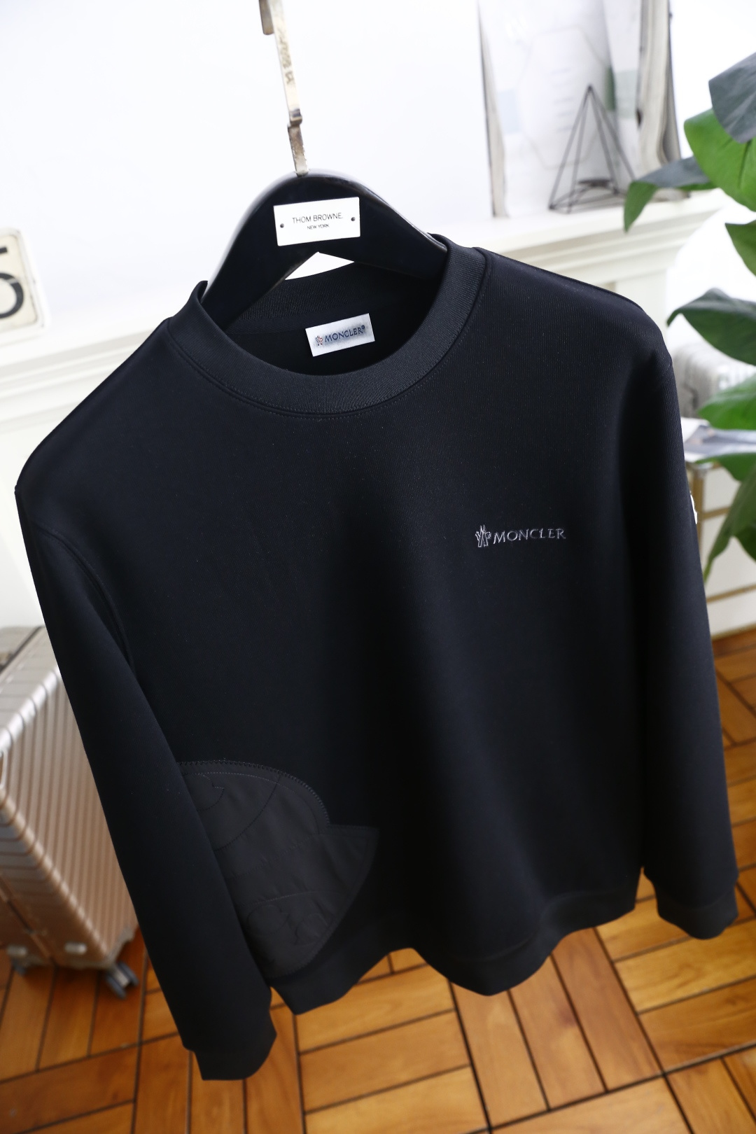 🔥蒙口/Monc*er.2025秋季新款！时尚男士圆领卫衣🆕采用舒适保暖面料，圆领设计简约大方，奢华品牌