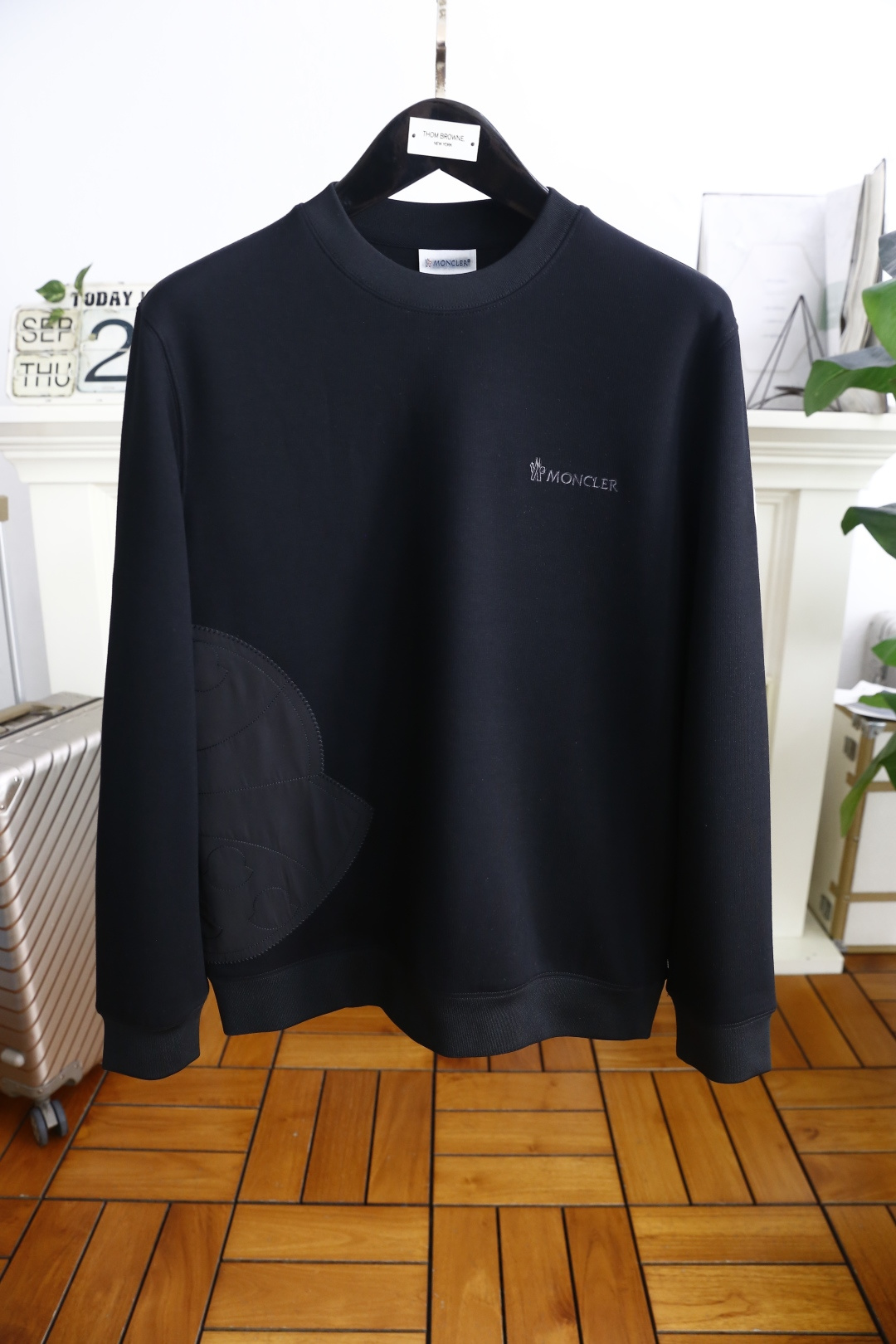 🔥蒙口/Monc*er.2025秋季新款！时尚男士圆领卫衣🆕采用舒适保暖面料，圆领设计简约大方，奢华品牌