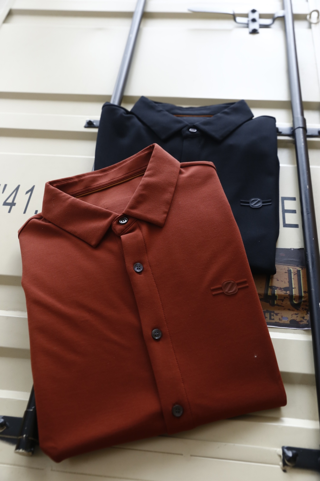 🔥杰尼*/Ze*na.25秋季新品🆕经典男士长袖衬衫👔这件衬衫为基础款，胸前奢华品牌LOGO设计👍风格简