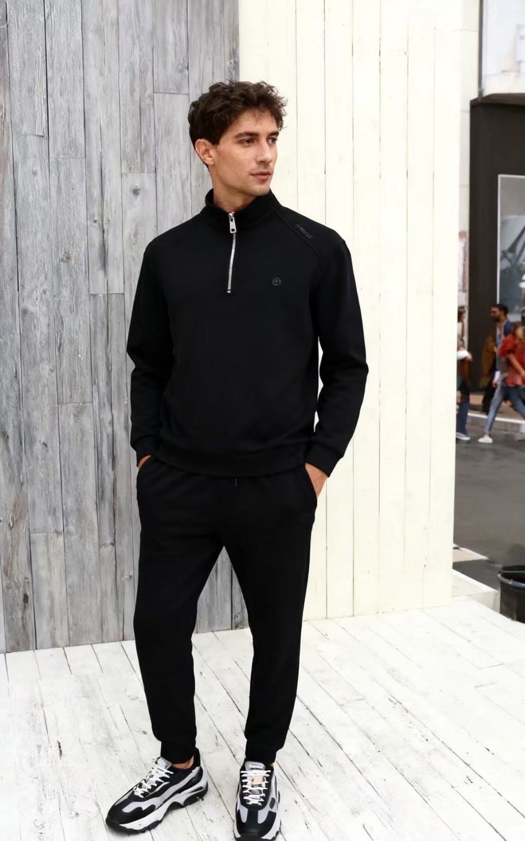 🔥LULU.2025秋季新款男士半拉链立领卫衣！采用舒适保暖棉面料✅胸前奢华品牌LOGO搭配！经典半拉链