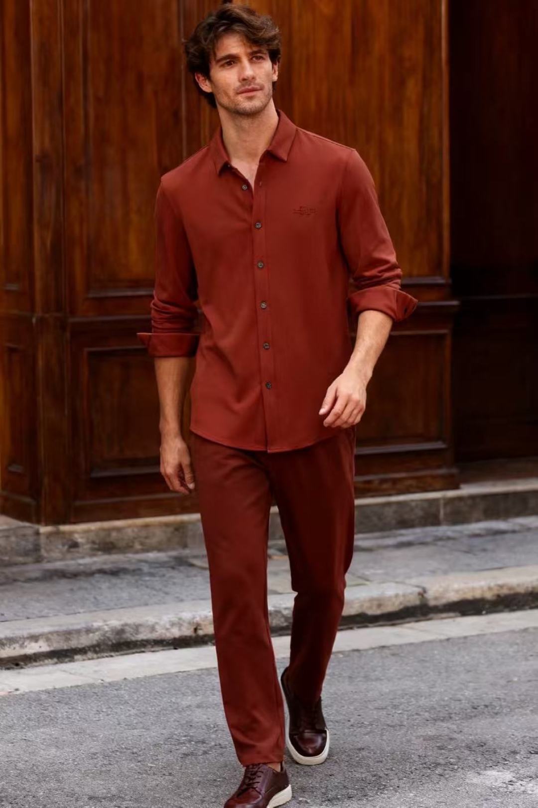 🔥杰尼*/Ze*na.25秋季新品🆕经典男士长袖衬衫👔这件衬衫为基础款，胸前奢华品牌LOGO设计👍风格简