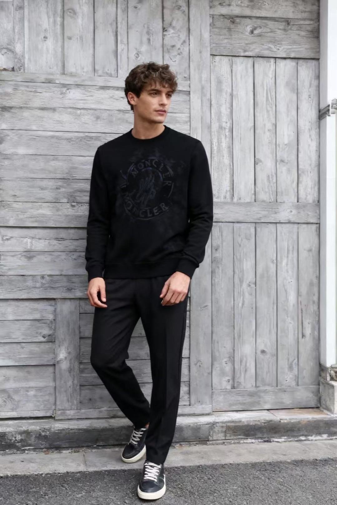 🔥Mon*ler/蒙口.2025秋冬新款男士长袖卫衣🆕经典圆领设计！采用舒适保暖面料！上身百搭👍胸前奢华