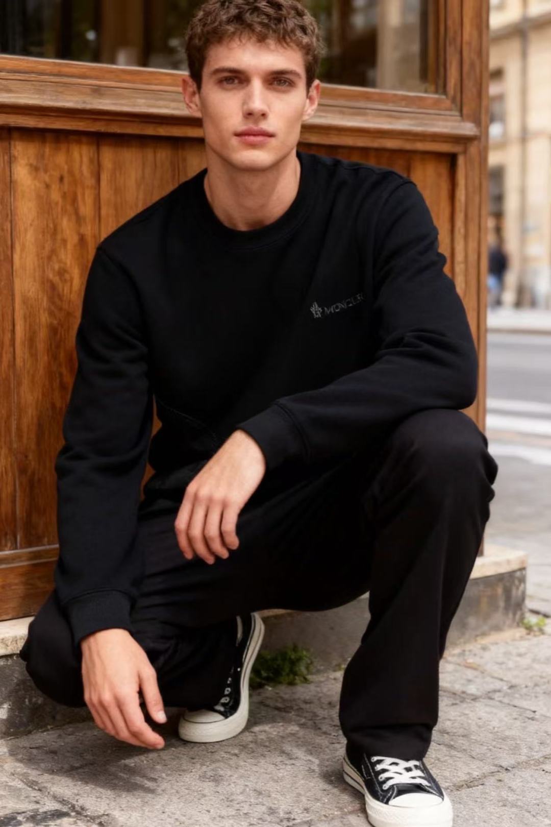 🔥蒙口/Monc*er.2025秋季新款！时尚男士圆领卫衣🆕采用舒适保暖面料，圆领设计简约大方，奢华品牌