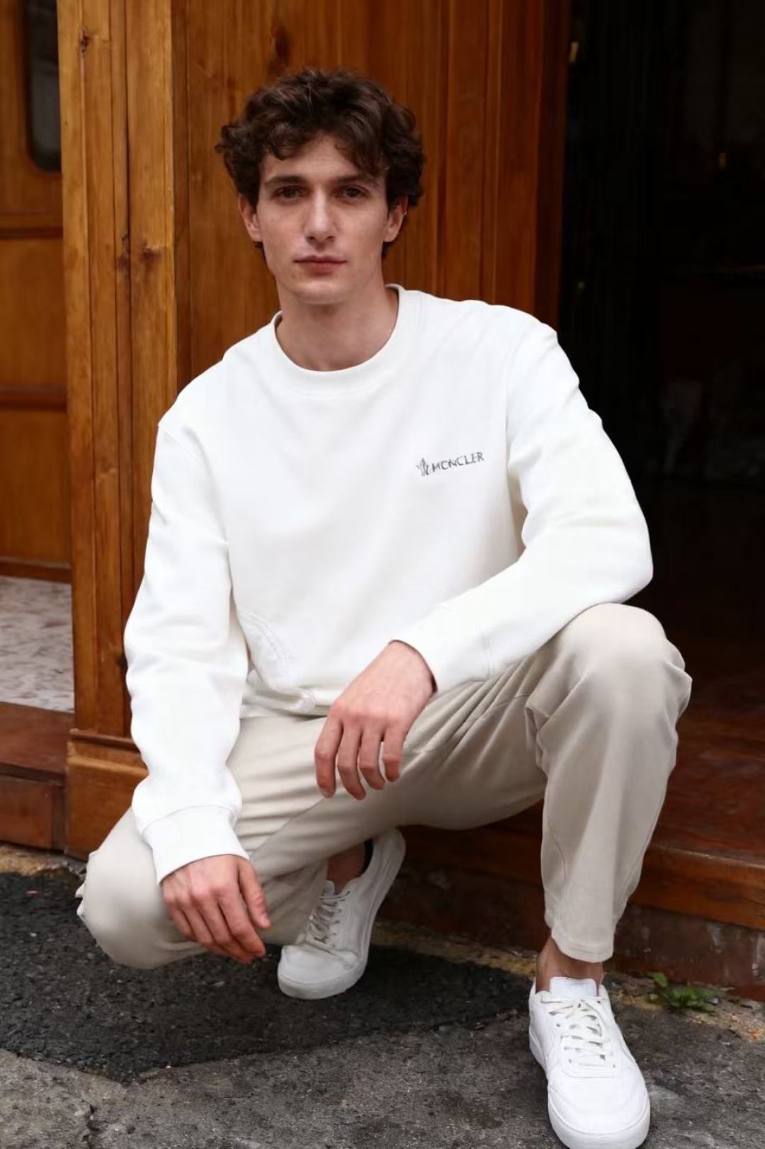 🔥蒙口/Monc*er.2025秋季新款！时尚男士圆领卫衣🆕采用舒适保暖面料，圆领设计简约大方，奢华品牌