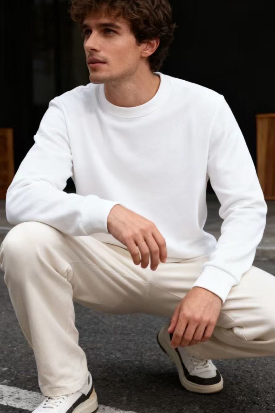 🔥Alo.2025秋季新品男士满印Logo圆领卫衣🆕Alo Yoga是源自美国的运动服饰品牌，以瑜伽服饰