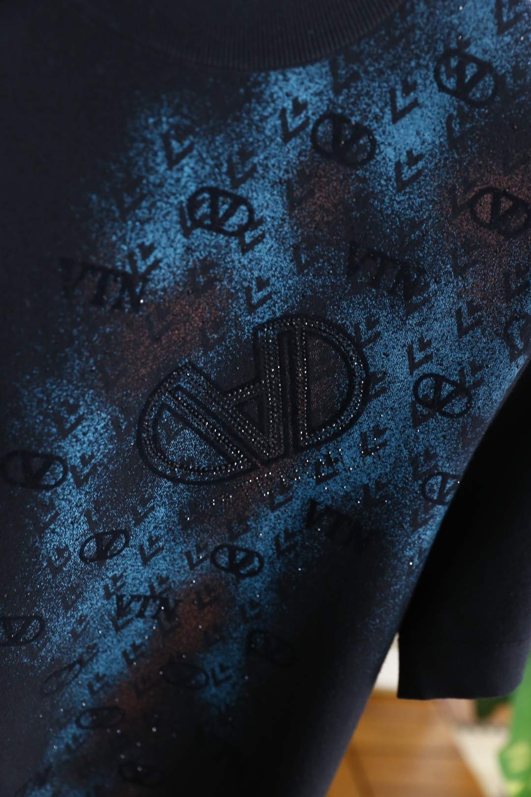 🔥华伦天奴.2025秋季新款🆕时尚男士圆领短袖针织衫！奢华经典品牌定制LOGO设计！高级定制百搭款式 任