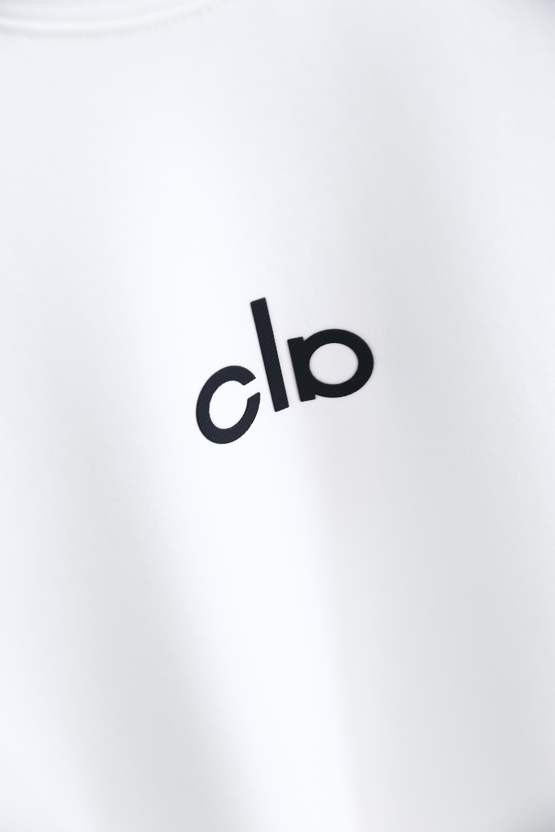 🔥杰尼亚.2025秋季新款！时尚男士圆领短袖🍃采用进口舒适莫代尔棉面料👍衣橱里不可或缺的百搭利器，市面罕