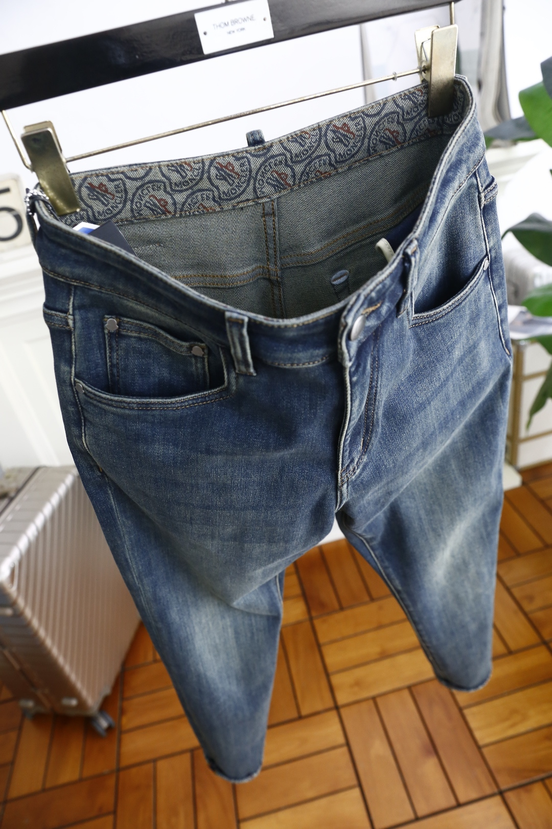 🔥蒙口/Mon*ler.2025秋季新品原单高端男士牛仔裤！奢华经典品牌LOGO配饰 身穿着非常舒适 低