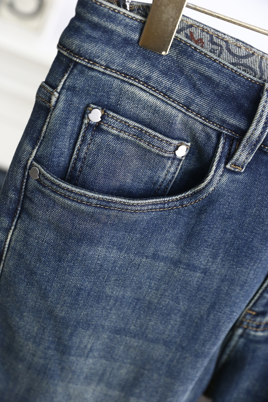 🔥蒙口/Mon*ler.2025秋季新品原单高端男士牛仔裤！奢华经典品牌LOGO配饰 身穿着非常舒适 低