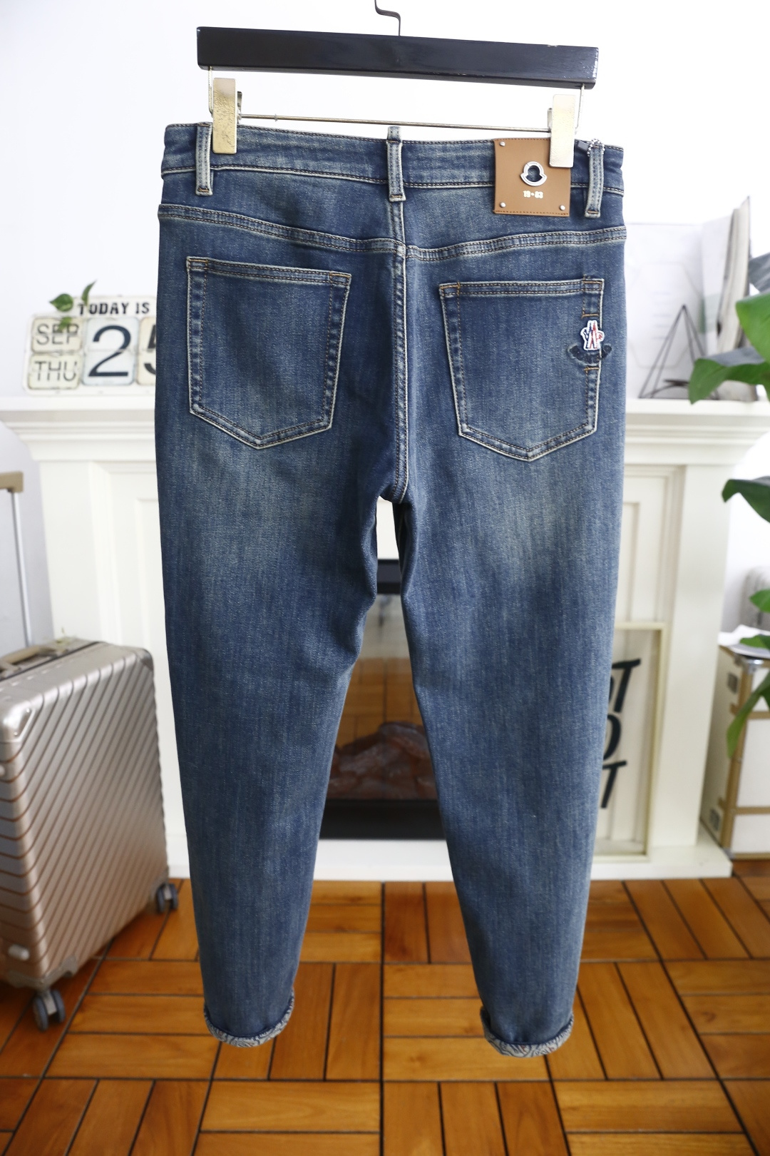 🔥蒙口/Mon*ler.2025秋季新品原单高端男士牛仔裤！奢华经典品牌LOGO配饰 身穿着非常舒适 低